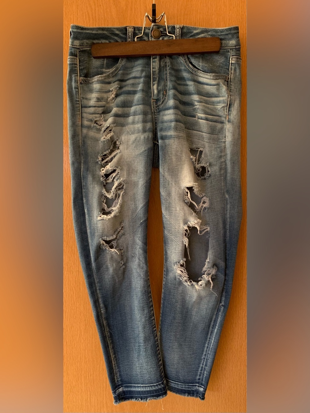 Intentionally Distresed/Ripped Hi-Rise Crop
Jeans - Women's Size 6 Regular
